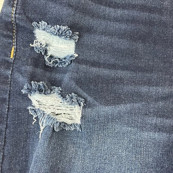 No Boundaries Distressed High-Waisted Denim Shorts With Frayed Hem Size 5 - Picture 4 of 10